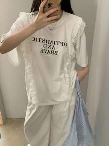 DAZY Camiseta casual de verano con estampado de letras y ribete de encaje para mujeres