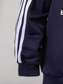 2 Stücke Outfit für Teenager Jungs Hiphop Indigo Blau cooles Label Muster Sport Outfit, weiches, dehnbares, bequemes Material, geeignet für Sport, Reisen, Schule, Fotografie, verschiedene Anlässe, ein angesagter Sonnenoutfit, das man haben muss