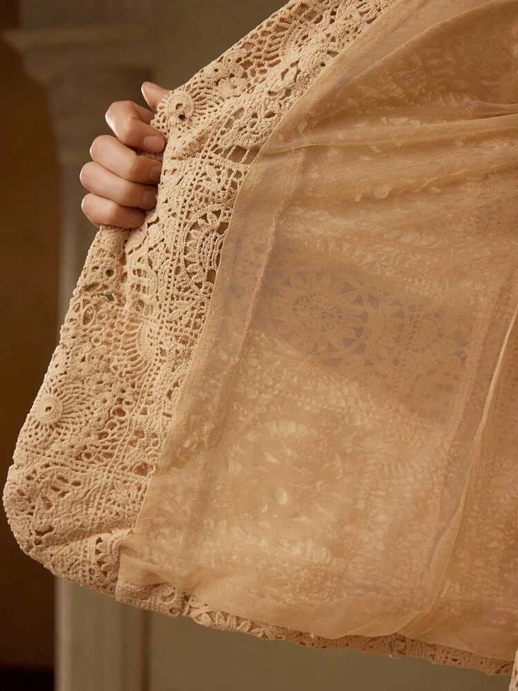 WOMEN'S SHORT SLEEVE LAPEL HOLLOW EMBROIDERED ELEGANT LIGHTWEIGHT BLAZER