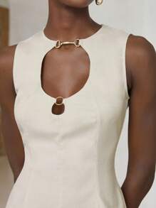 Aveloria Modichic Robe longue élégante et luxueuse d'été nouvelle pour femmes, avec design de serrure à motif ajouré et plis à l'avant, sans manches - Beige - Voir 7