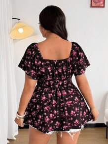 SHEIN SunnyBelle Blusa de manga corta en talla grande con cuello corazón, estampada en tela texturizada, con lazo delantero y cintura elástica de corte evasé