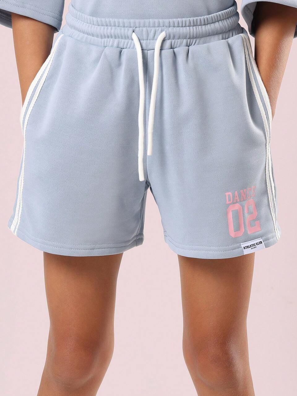 Conjunto de camiseta de dos piezas con hombros descubiertos y estilo urbano informal