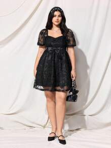 SHEIN MOD فستان قصير مطرز بأكمام منتفخة مقاس كبير، أسود، صيفي، تصميم مزين بفيونكة ساتان، أنيق، رسمي، للسهرة، الحفلات والمناسبات والولائم بطراز النهضة - الأسود - مشاهدة 10