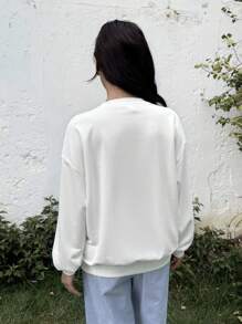 SHEIN Áo nỉ cổ tròn tay dài họa tiết quả anh đào đơn giản thoải mái, dáng rộng, giản dị cho bé gái tuổi teen - trắng - Xem 2