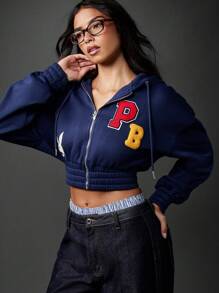 Missguided x Playboy 复古学院风短款拉链连帽衫，配有松紧腰带，兔子标志，校队字母补丁，秋冬休闲街头风外套