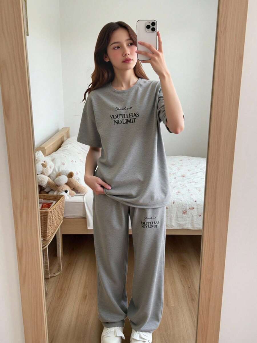 SHEIN 2 件青少年女孩休闲简约字母图案圆领短袖 T 恤和裤子家居服套装 - 灰色 - 查看 1