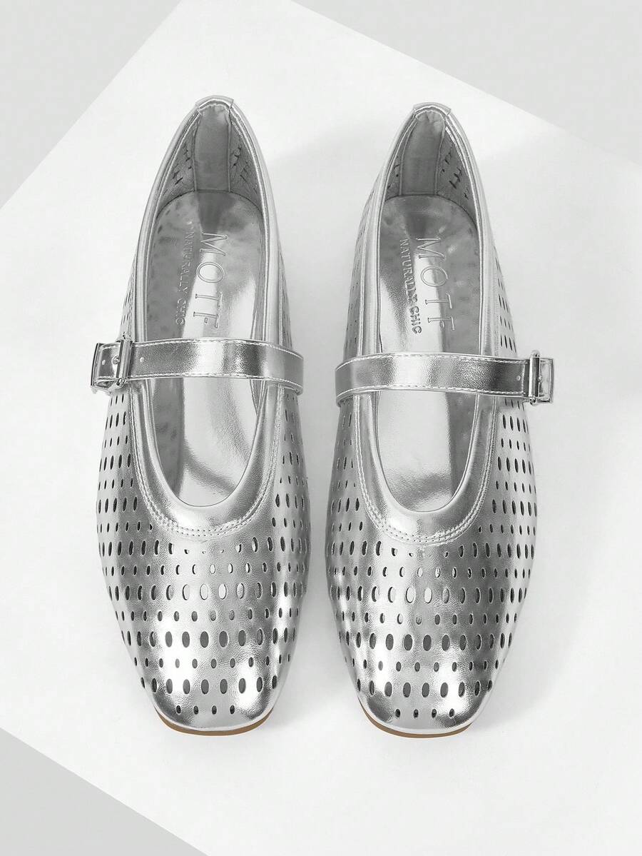 MOTF PREMIUM PU皮镂空平底鞋 - 銀色 - 查看 1