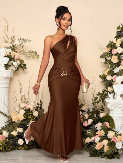 SOLERSUN 女式纯色镂空不对称领口金属装饰紧身连衣裙长款女装