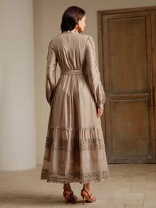 Anewsta Robe à manches longues avec col Mandarin, style élégant et de palais, à motif de dentelle fleurs creuses hydrosoluble, avec nœud papillon - Tabac - Voir 2