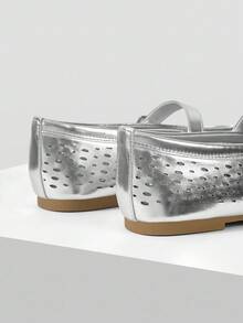 MOTF PREMIUM PU皮镂空平底鞋 - 銀色 - 查看 10