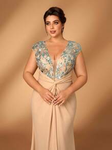 Serin 加大码优雅浪漫V领奢华亮片拼接弹力针织腰部扭曲美人鱼下摆串珠装饰孕妇装 - 杏色 - 查看 2