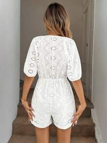 SHEIN LUNE 1 pièce Combinaison courte à manches courtes en tissu brodé blanc avec poches pour femmes, convient pour les vacances romantiques printemps/été - Blanc - Voir 2