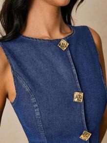 Poéselle 女士牛仔连衣裙，金属纽扣装饰，不对称门襟，褶裥设计，蓝色连衣裙，女士金属纽扣半门襟圆领无袖褶裥下摆时尚牛仔连衣裙，Y2K风格服装，街头服饰，女士牛仔套装，西部牛仔连衣裙，Y2K风格女装，生日女装，蓝色女装，西部牛仔连衣裙，西部牛仔女装，迷你连衣裙 - 深色水洗藍 - 查看 5