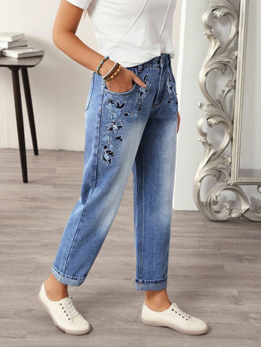 SHEIN LUNE Jeans casuales y versátiles con bolsillo bordado con flores para mujeres - Azul - Ver 1