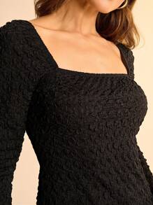 CAJUNI Camiseta corta de manga larga, cuello cuadrado, ajustada, de punto texturizado negro para mujer - Negro - Ver 8