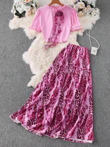 DreamSkyne 2 قطعة/طقم ملابس علوية وتنورة طباعة زهرية ثلاثية الأبعاد نمط فهد للنساء ذوات المقاسات الكبيرة مع أكمام قصيرة - وردي - مشاهدة 1