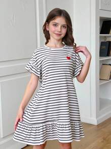 SHEIN Vestido de punto dulce y lindo para niña preadolescente con cuello redondo rayado y mangas acampanadas para la primavera y el verano - Blanco y Negro - Ver 1
