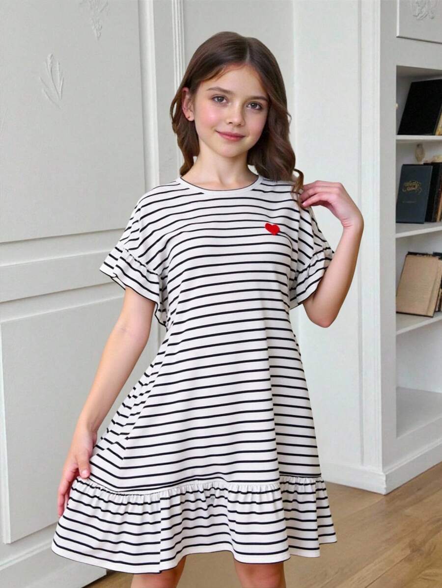 SHEIN Vestido de punto dulce y lindo para niña preadolescente con cuello redondo rayado y mangas acampanadas para la primavera y el verano - Blanco y Negro - Ver 1
