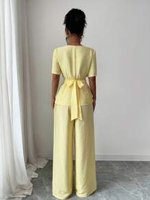 SHEIN PETITE 2 件套小码女士短款交叉 V 领短袖衬衫和高腰阔腿裤，奶油色亚麻，法式，夏季