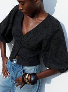 Maija Damska bluzka z dekoltem w serek, guzikami z przodu, w swobodnym stylu na wakacje na plaży, z kwiatowym haftem, z wyciętymi rękawami typu latarnia, odpowiednia na hawajskie festiwale muzyki country, wakacje