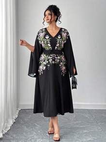 SHEIN Elenzya 大码女式花卉印花V领开袖A字连衣裙 - 黑色 - 查看 5