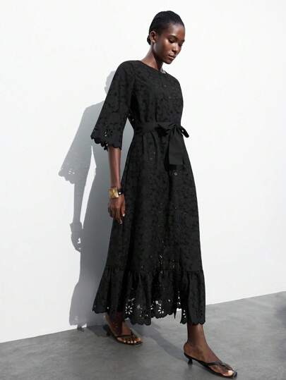 Maija Damklänning med broderi och urholkning i midjan, långärmad, lös sommarklänning, avslappnad stil