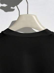 SHEIN Privé Camiseta de mujer de unicolor con adorno floral 3D y volantes en el bajo, cuello redondo - Negro - Ver 4