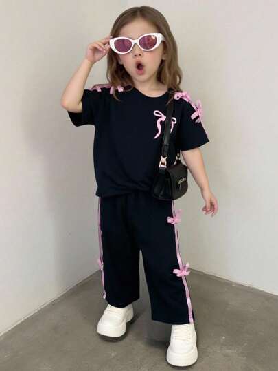 SHEIN 2 件套女婴春夏装，黑色优雅款式，粉色蝴蝶结装饰圆领短袖上衣和同色裤子，适合户外玩耍、休闲穿着，适合各种场合