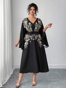 SHEIN Elenzya 大码女式花卉印花V领开袖A字连衣裙 - 黑色 - 查看 4