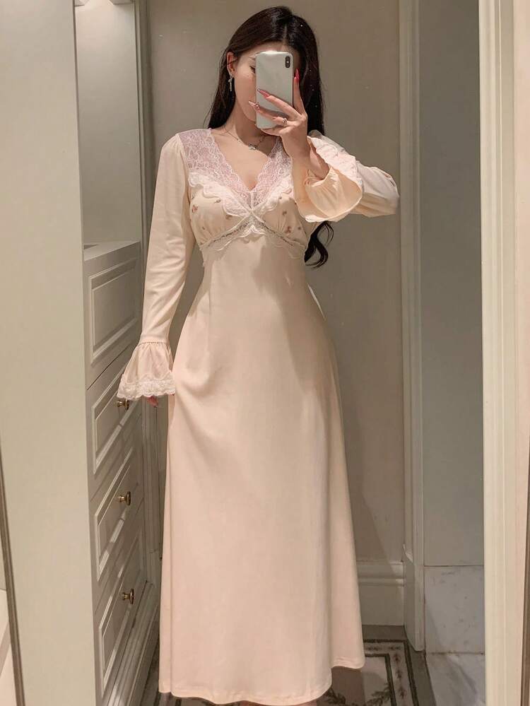 Women Romantic Floral Embroidery Contrast Lace Fitted Waisted Nightgown, Fall Pajama, Winter