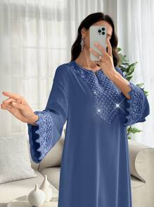 SHEIN Najma 优雅 V 领喇叭袖阿拉伯风格串珠装饰喇叭裙，春夏 - 藍色 - 查看 1