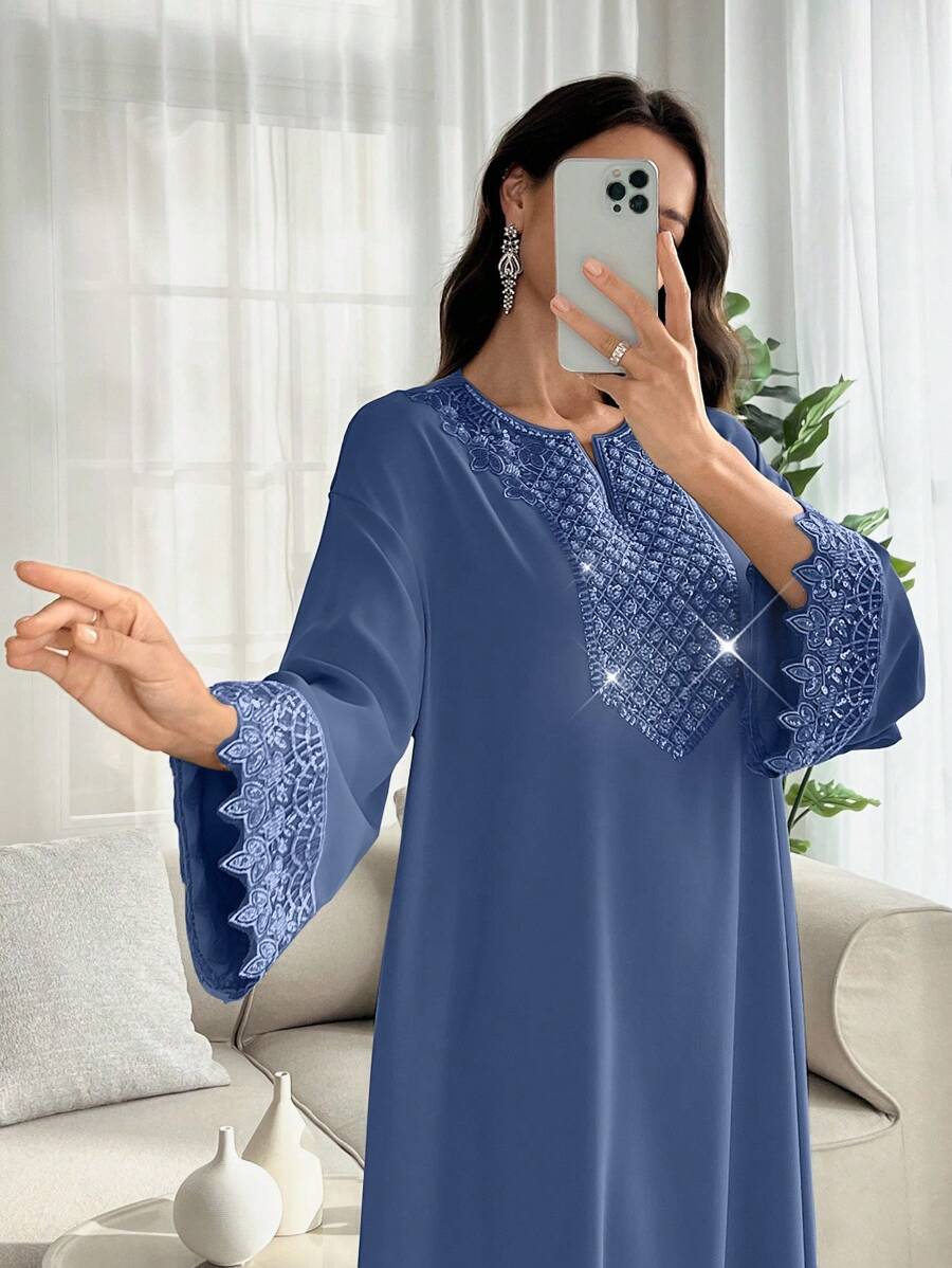 SHEIN Najma 优雅 V 领喇叭袖阿拉伯风格串珠装饰喇叭裙，春夏 - 藍色 - 查看 1