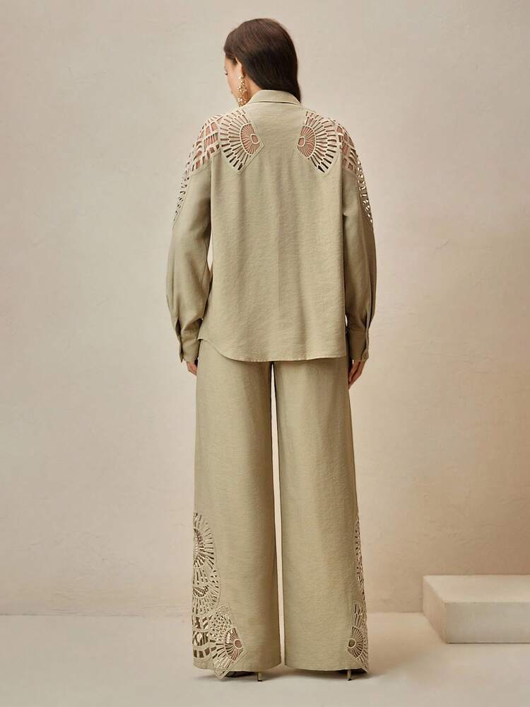 Ensemble élégant de chemise à manches longues ajourée et pantalon évasé pour le travail