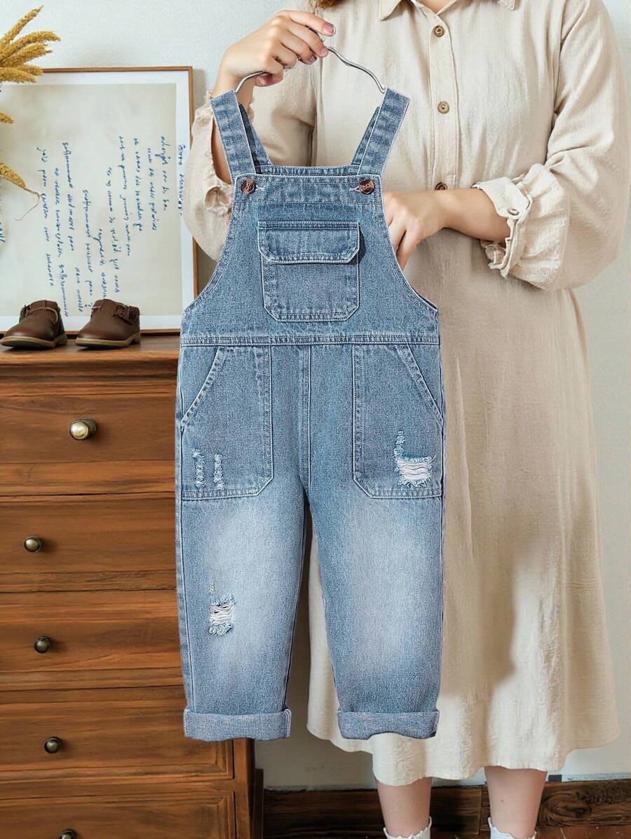 SHEIN Vintaside Kids 年轻男孩褪色蓝色休闲破洞背带工装裤