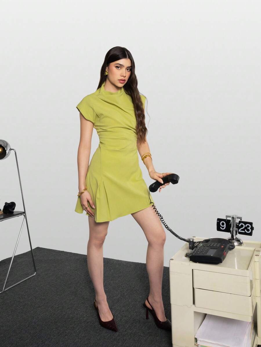 SHEIN X ELOISA & ORSON COSMINA Camisa de uso diario sencilla y lisa, sin arrugas para mujeres
