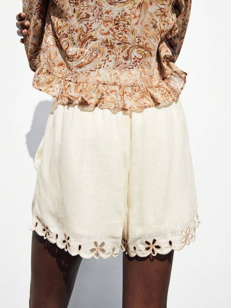 SHEIN Maija Shorts Soltos Bordados com Amarração na Cintura, Cor Sólida, Shorts Creme, Shorts de Renda, Shorts Bordados, Shorts Free People, Shorts Boho, Blusas para Sair, Roupas Boho Femininas, Roupas Boêmias para Mulheres