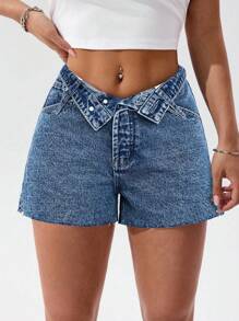 SHEIN PETITE Women's Pocketed Frayed Hem Casual Versatile Denim Shorts