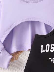 مجموعة 3 قطع للبنات (4-7 سنوات) أنيقة وجذابة: لباس علوي رياضي بلون المشمش مع تأثير دافئ ومتنوع ، فوق ملابس علوية أسود بسيط مطبوع عليه حرف LOSANGELES ، تنورة منسوجة بتفاصيل أنيقة وجميلة. يمكن ارتداء المجموعة بشكل منفصل أو مزجها لمظاهر مختلفة ، مناسبة للربيع والخريف والشتاء