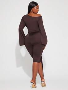 Radiana Bộ đồ nữ cỡ lớn thanh lịch, quyến rũ, gợi cảm, tối giản gồm 2 món: Áo cổ bất đối xứng, tay áo loe rộng, áo ôm sát và quần legging lửng ôm sát cùng thắt lưng thắt nút; Màu nâu; Thích hợp cho: Thường ngày, Phong cách đường phố, Trang phục phương Tây, Lễ hội âm nhạc, Cổ điển, Tối giản, Buổi hòa nhạc, Tiệc hóa trang, Khu nghỉ dưỡng, Đi chơi, Kỳ nghỉ, Ngày lễ, Hẹn hò, Tụ họp, Sinh nhật, Tiệc độc thân, Phong cách Gyaru, Nghỉ ngơi, Rave, Kín đáo, Sang trọng, Câu lạc bộ, Dễ thương, Thường ngày, Mua sắm, Thời trang đường phố, Đi chơi, Y2K, Y3K. - màu nâu - Xem 7