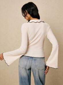 Poéselle Áo khoác cardigan trắng, Trang phục mùa thu nữ, Áo cardigan dệt kim gân cổ bèo viền tương phản | Áo kiểu tay dài vạt bèo cho nữ, Áo viền răng cưa, Áo kiểu dệt kim gân, Áo len vạt bèo, Phong cách cô gái Pháp, Áo cardigan ngắn tay loe cài nút phía trước viền màu tương phản phong cách thường ngày cho nữ, Trang phục mùa thu nữ - Màu be - Xem 3