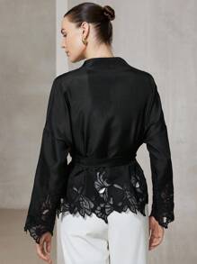 Aveloria Modichic 哥特式玫瑰印花上衣，斜领双镂空刺绣，适合城堡音乐会和午夜艺术画廊的哥特式时尚 - 黑色 - 查看 2