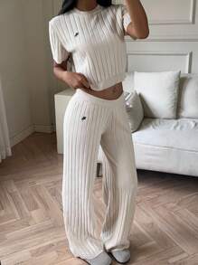 SHEIN EZwear Conjunto de top de punto de manga corta con cuello redondo y estampado de caballero, y pantalones largos para mujer