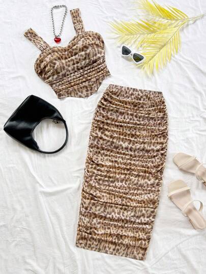 Soleia 女士度假针织网眼经典豹纹合身褶饰吊带背心和合身褶饰紧身长裙套装，性感时尚的派对、约会、下午茶装，可作为街头服饰或家居服穿着
