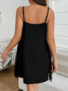 SHEIN 深 V 性感蕾丝拼布透视大码吊带裙