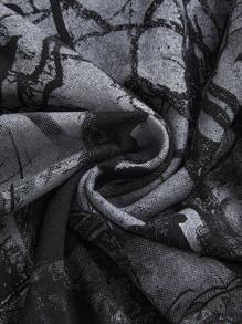 ROMWE Goth 深色哥特式森林乌鸦与枯树图案露肩吊带上衣，不对称下摆，蕾丝拼布，黑色哥特式藤蔓印花短袖露肩女式 T 恤 - 黑色 - 查看 3