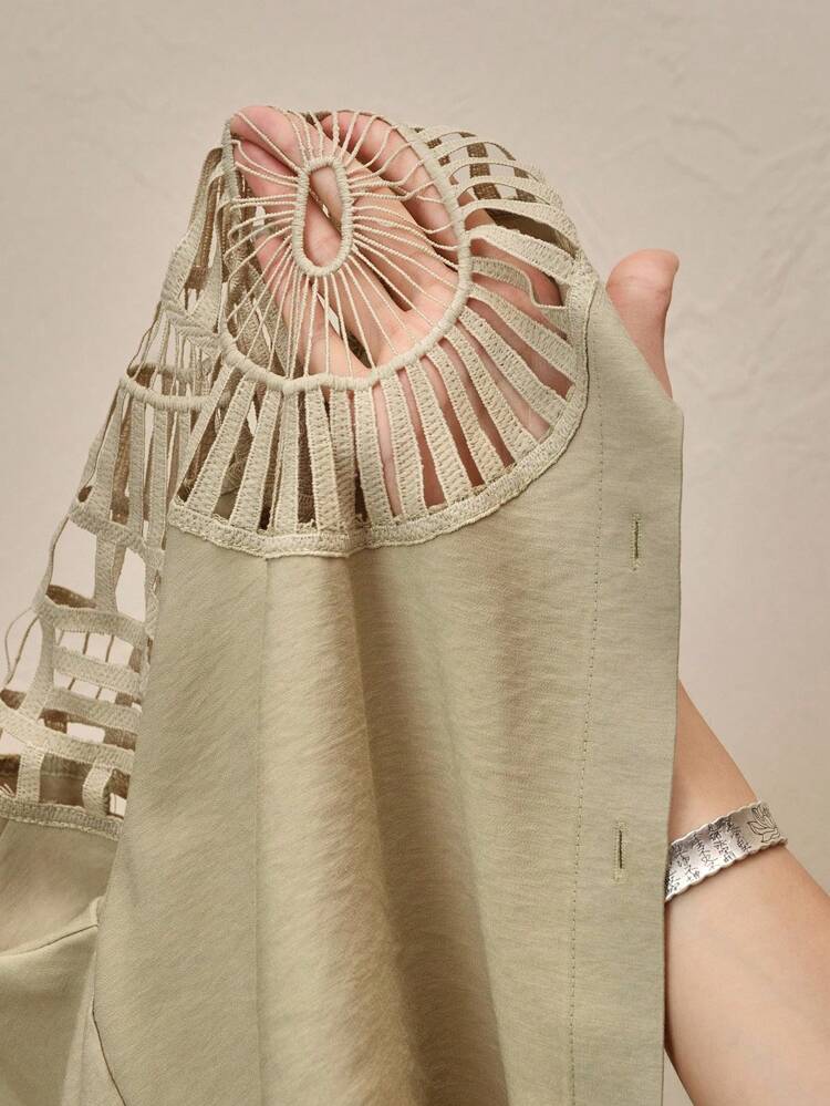 Ensemble élégant de chemise à manches longues ajourée et pantalon évasé pour le travail