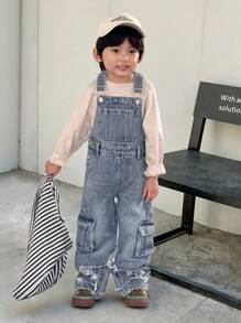 SHEIN Genkimix Kids Denimly 年轻男孩时尚酷炫户外街头校园牛仔背带裤，带星星拼布和多个口袋，水洗牛仔背带裤和背带裤 - 中等水洗藍 - 查看 8