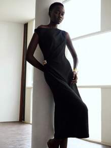 Lumivelle فستان بلا أكمام منسدل مزين بإبزيم معدني للنساء - الأسود - مشاهدة 3