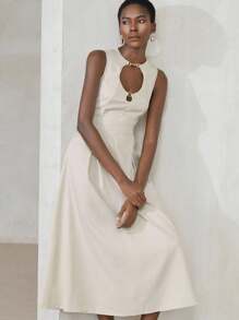 Aveloria Modichic Robe longue élégante et luxueuse d'été nouvelle pour femmes, avec design de serrure à motif ajouré et plis à l'avant, sans manches - Beige - Voir 6