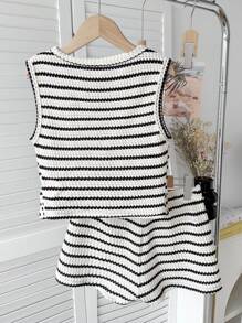 SHEIN Tween Girls Casual Loose Comfortable Striped Round Neck Sleeveless Tank Top And Shorts Set - Black and White - View 2